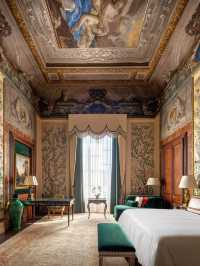 🌟 Florence's Finest: Stay in Renaissance Splendor 🏰✨
