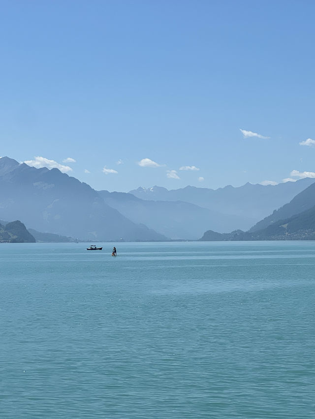 Alpine Wonders: Discovering Interlaken and Its Scenic Surroundings 📷 