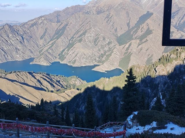 天山天池：登頂馬牙山，輕觸博格達峰。