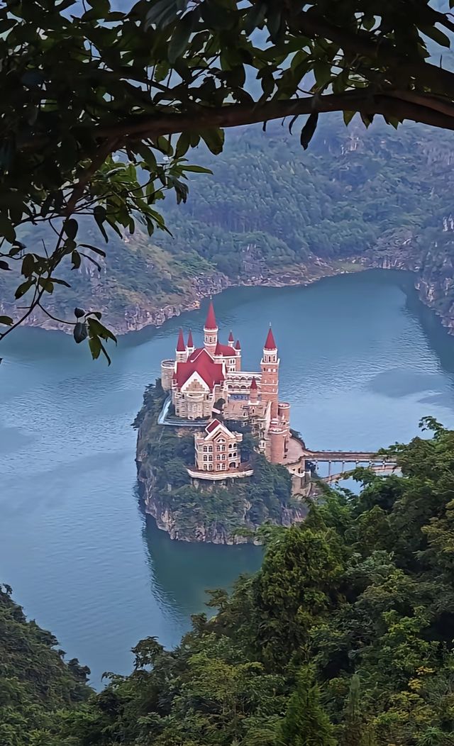 探秘夢幻吉隆堡：一場穿越至童話世界的城堡之旅。