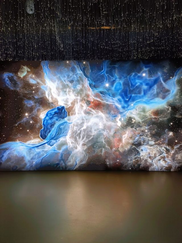 跟隨俄羅斯女藝術家，成為宇宙的女主角！