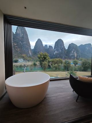 The first time I stayed in such a beautiful hotel! I really want to stay in Yangshuo forever!