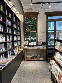 藏在二樓的老宅書店咖啡廳☕台北人的精神角落