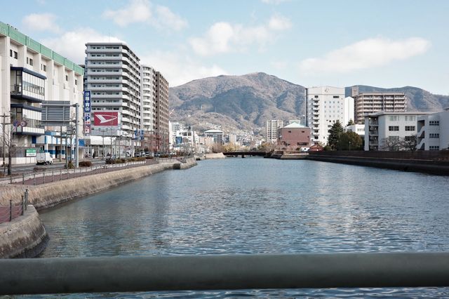 吳市並非甚麼歲月靜好的濱海小城。這裡是日本海事重鎮