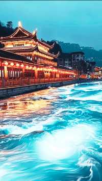 總要去都江堰看看真正的藍眼淚吧。