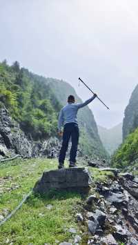 沙塵暴那天    我躲進了豐都夾壁山