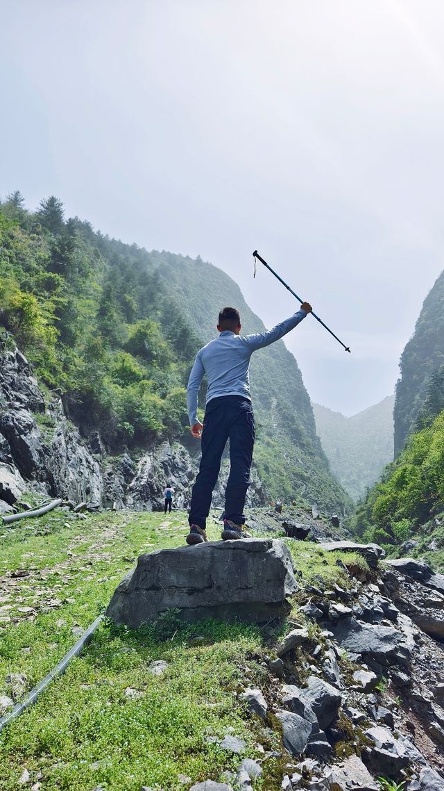 沙塵暴那天    我躲進了豐都夾壁山