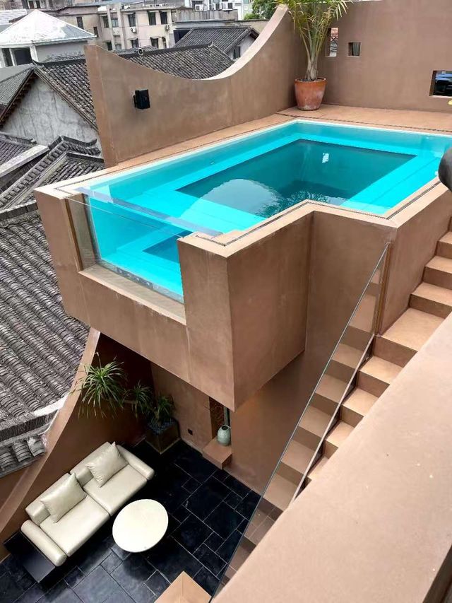 潮宗街的馬爾代夫酒店！懸空泳池絕了！