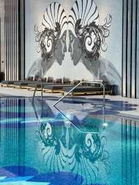 澳門最美室內泳池｜卡爾拉格斐酒店的時尚水境🏊‍♀️