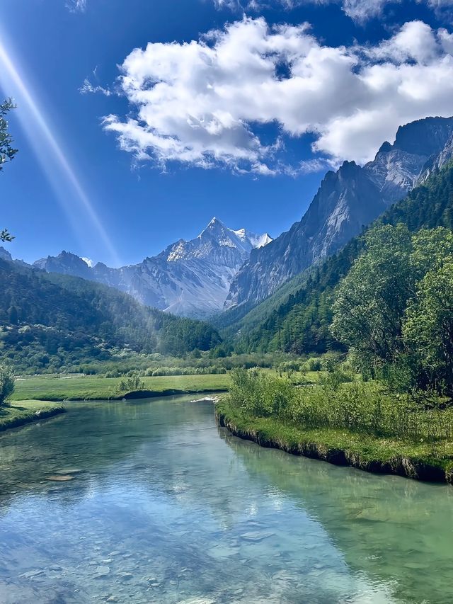 去啦！超震撼！稻城亞丁嘅風景靚到好似夢幻畫卷咁🌄