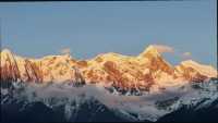 藏地必去日照金山