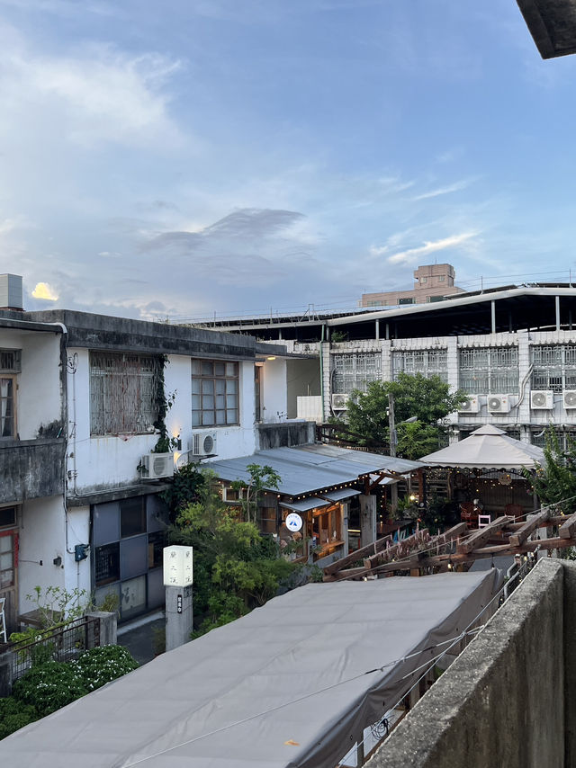 🎨 Youyitsun Cultural Park: Where Taiwan's Creativity Flows Like Mountain Springs! 🌿
