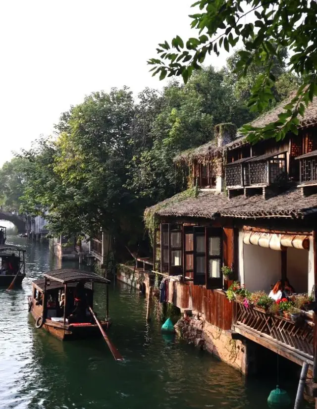 This guide is all you need for a collection of "value-for-money ways to play" at your destination