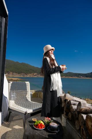 Recommended hotels with stunning views of snow-capped mountains