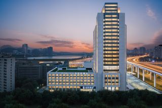 โรงแรมที่ซ่อนตัวอยู่ท่ามกลางหุบเขาออปติกส์ของเมืองหวู่ฮั่น! ที่พักอันเงียบสงบตั้งอยู่ริมทะเลสาบถังซุน