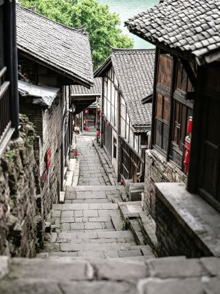 この川沿いの古い町こそ、四川の本当の詩情です