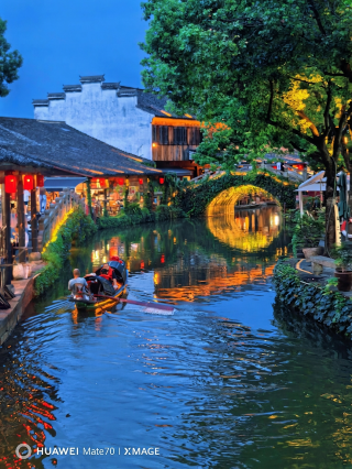 Sausages hang along the long corridor, the aroma of soy sauce lingers for a thousand years | A day's travel notes on Anchang Ancient Town, a "living water town" "Azure waters flow through thousands of houses, rainbows span seventeen rivers"