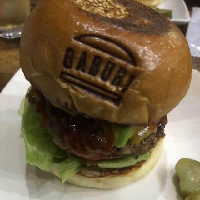 ハンバーガーに生野菜を挟まない店
