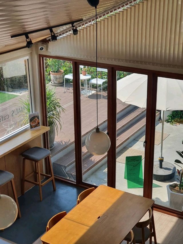 • 𝑨 𝑯𝑨𝑼𝑺 Cafe • Burirum