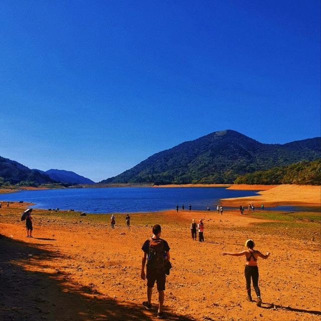 "Ancient Footsteps: "Along the Wuyue Trail"