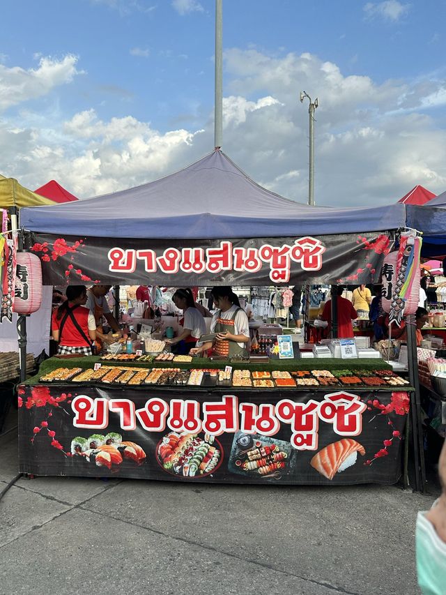 Bangsaen Walking Street ถนนคนเดิน🦑🦐🦀🐟