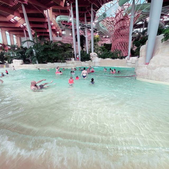 Indoor water theme park in Paris! 💦 