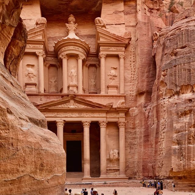 Red Columns at The Treasury 🇯🇴😍