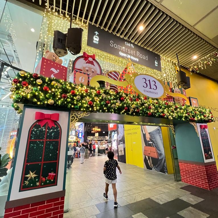 313@Somerset, Shopping centres, Singapore Stock Photo - Alamy