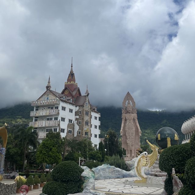 Wat Pha Sorn Kaew 