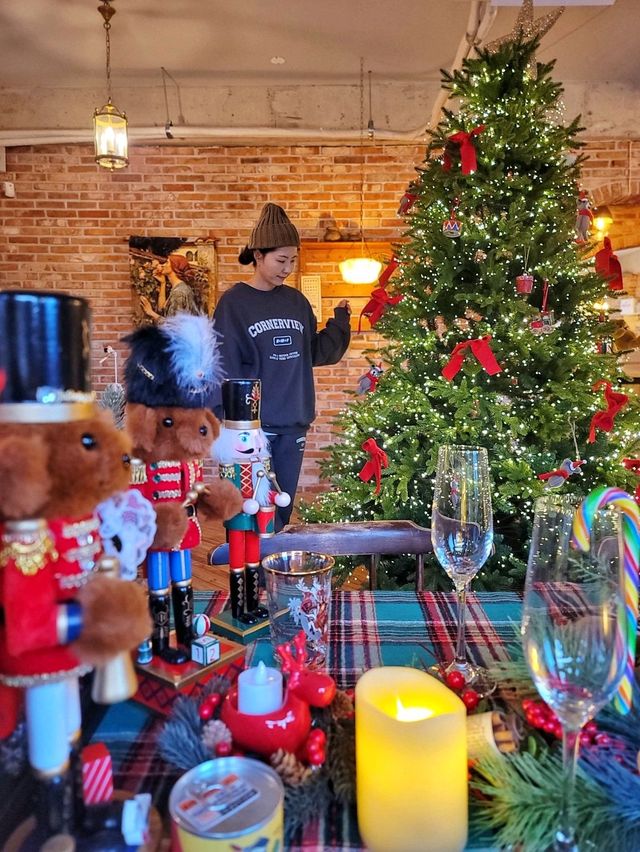 실내트리도 따뜻한 감성 한가득인 거제도 카페🎄✨️