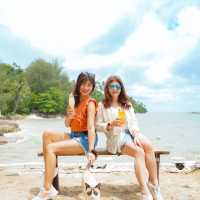 จุดนั่งรับลมชมวิวหน้าหาดบางเทา