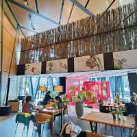 屏東總圖 春若咖啡館 優美的環境搭配裝置藝術與音樂
