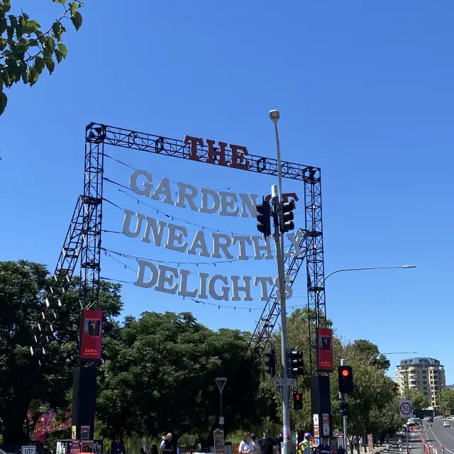 Fringe Festival 🎪🎡🤹