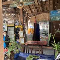 ラオスの伝統的な老舗レストラン　Souphailin Restaurant