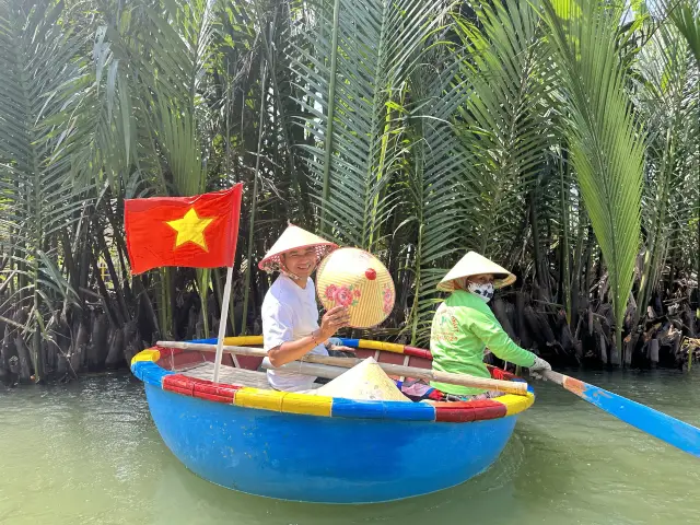 ปล่อยใจลอยไปกับเรือกระด้ง 🛶