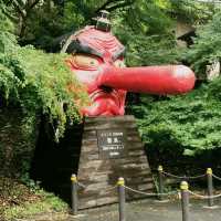京都叡山電車線上的鞍馬寺和鞍馬天狗