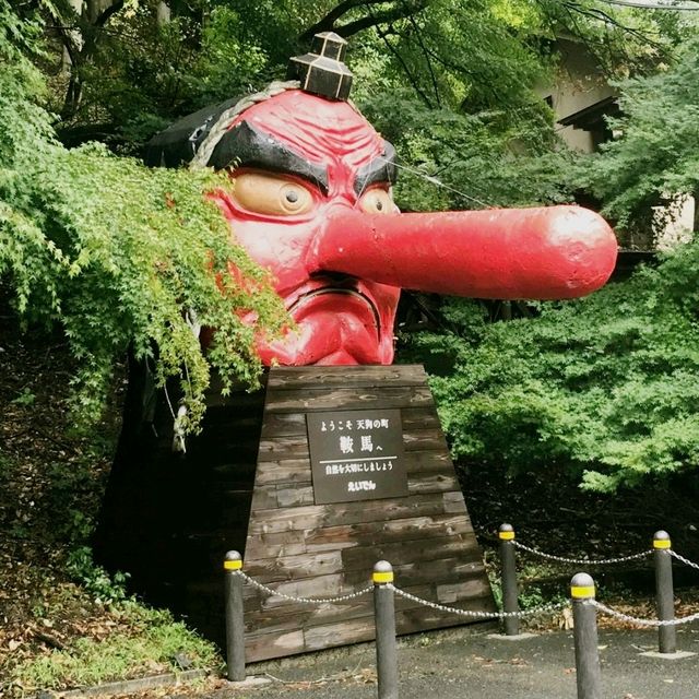 京都叡山電車線上的鞍馬寺和鞍馬天狗