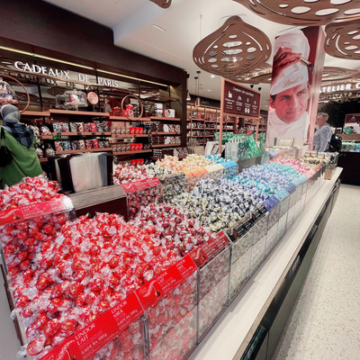Lindt - Paris ページ Boutique Lindt Paris Opera 🍫 Heavenly | Trip.com Paris