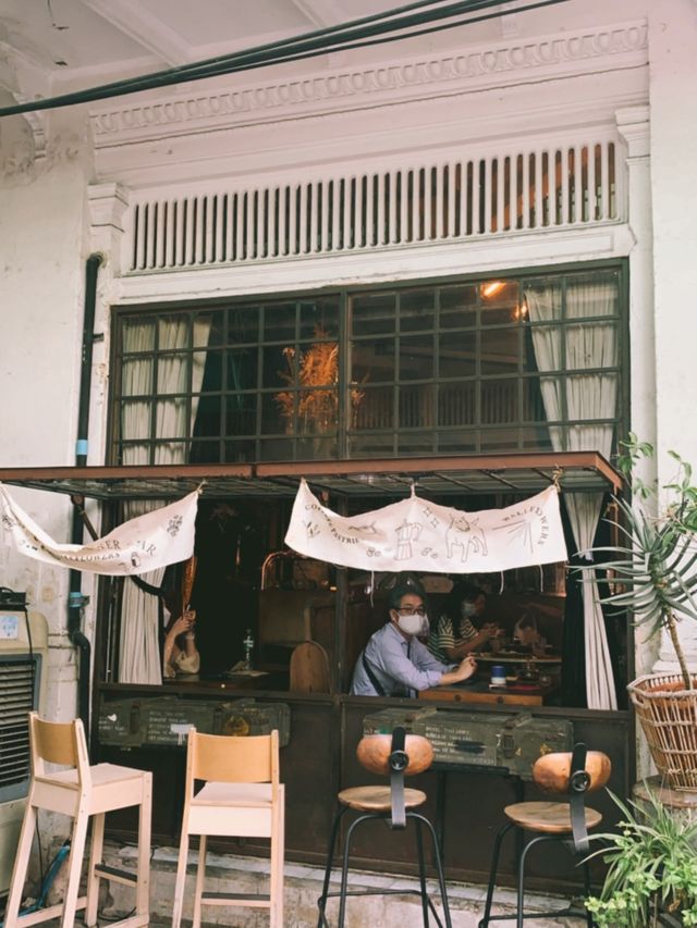 ย้อนเวลาไปคาเฟ่ ณ Wallflowers Cafe
