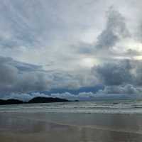 หาดป่าตอง ภูเก็ต หน้าฝนคือสวยอีกแบบ 🏝
