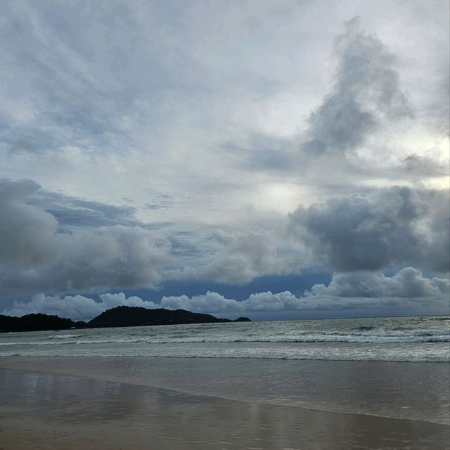 หาดป่าตอง ภูเก็ต หน้าฝนคือสวยอีกแบบ 🏝