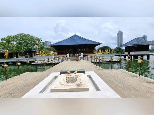 Seema Malakaya, Serene Temple on floating platforms 