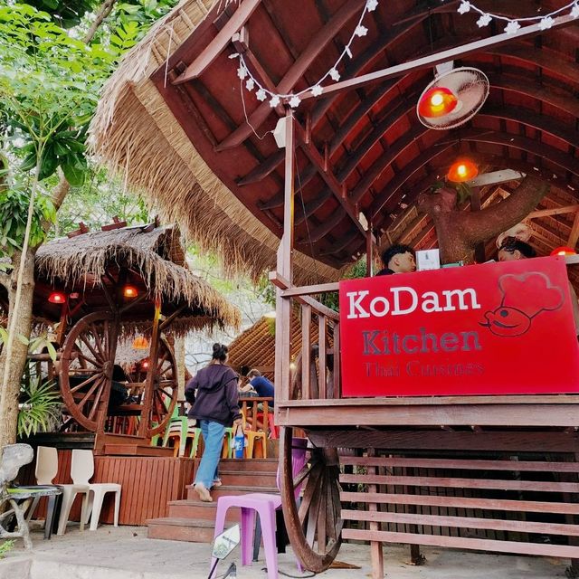 อาหารเลิศรส ที่ร้านโกดำอ่าวนาง 
