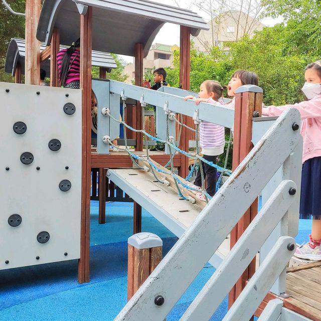 赤柱廣場的海盜船兒童遊樂場