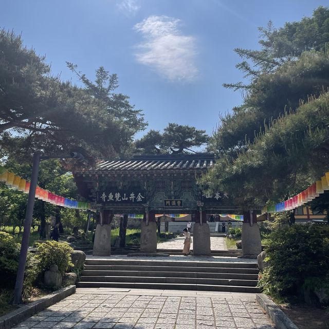 단풍 명소이자 영남 3대 사찰 중 하나인 범어사 