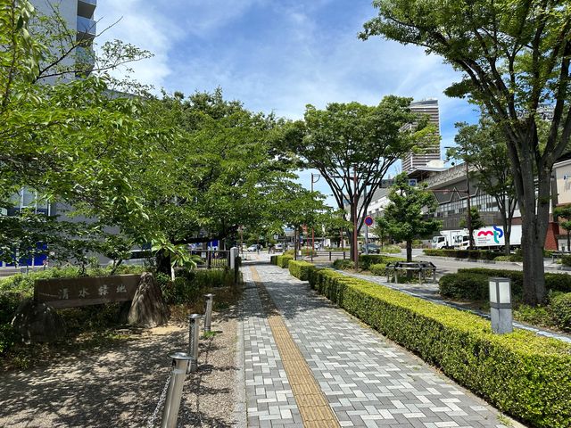 岐阜。岐阜駅南口。ホタルが楽しめる『清水緑地』と『清水川プロムナード』付近には『御鮨街道』もあります。