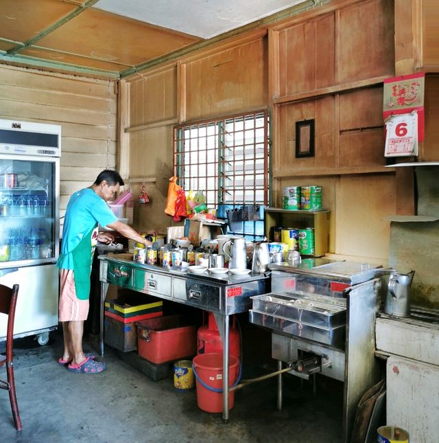 A hidden old-school kopitiam in Muar