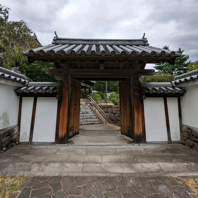 池田城跡は、凄い坂道と急な階段を登った先に有る…かなり体力が要るけど、登るかちが有る。