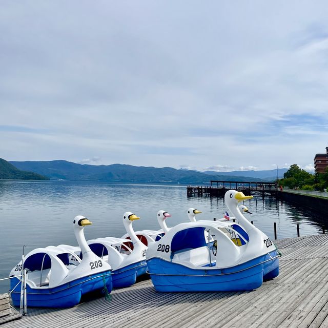 【北海道】スワンボート界の革命児！エンジン付きスワンボート