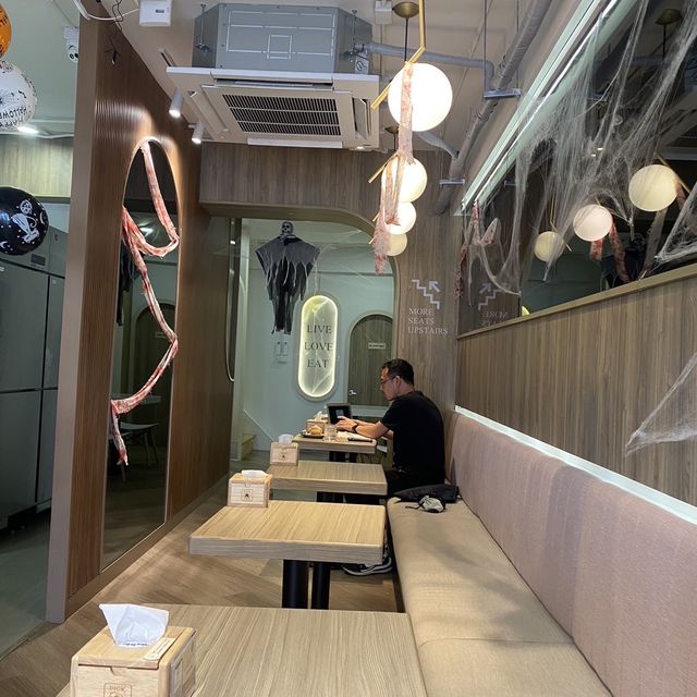 ร้านขนม ชูครีม ทานแล้วฟิน 🥧แน่นอน